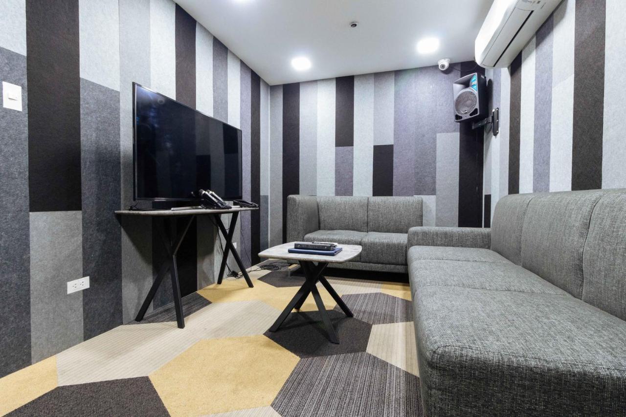 Reddoorz Premium @ South Triangle Quezon City Eksteriør billede