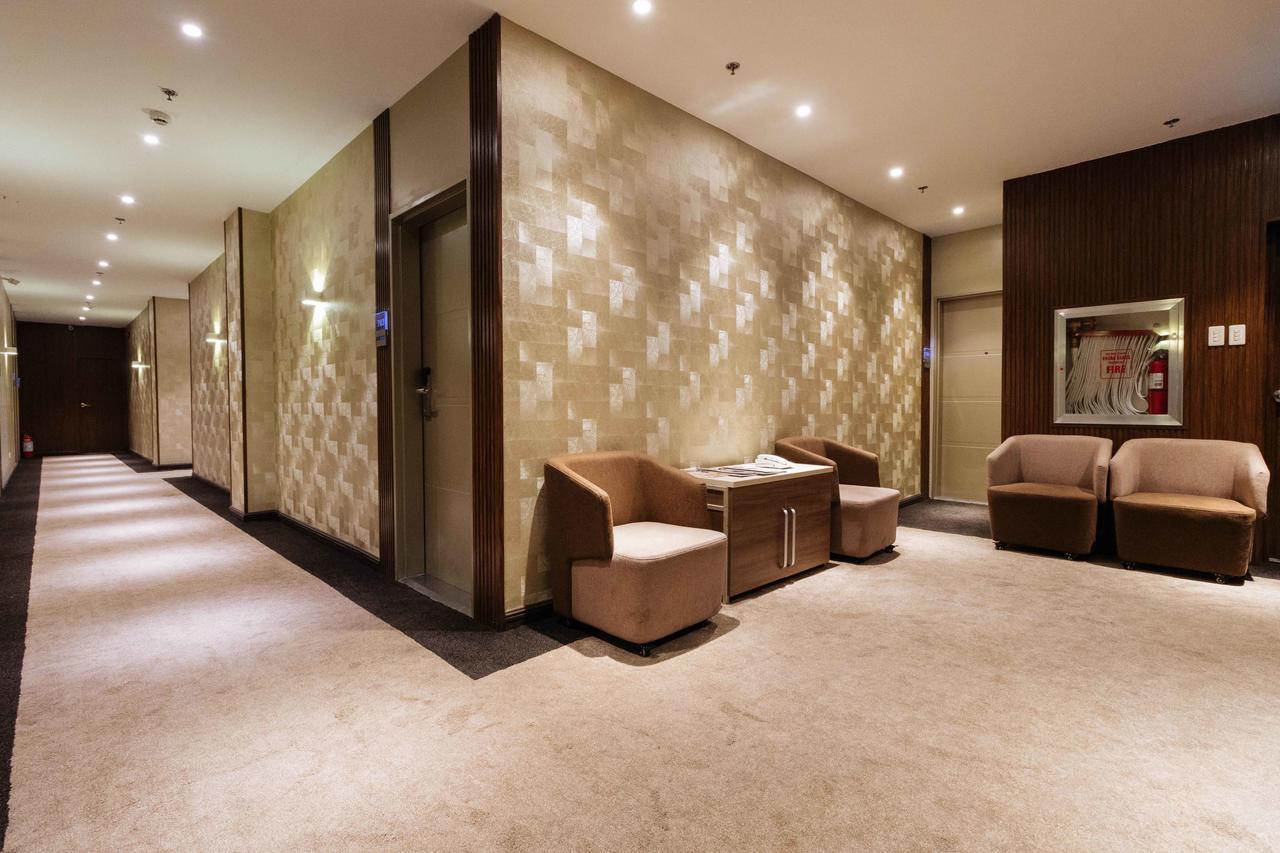 Reddoorz Premium @ South Triangle Quezon City Eksteriør billede