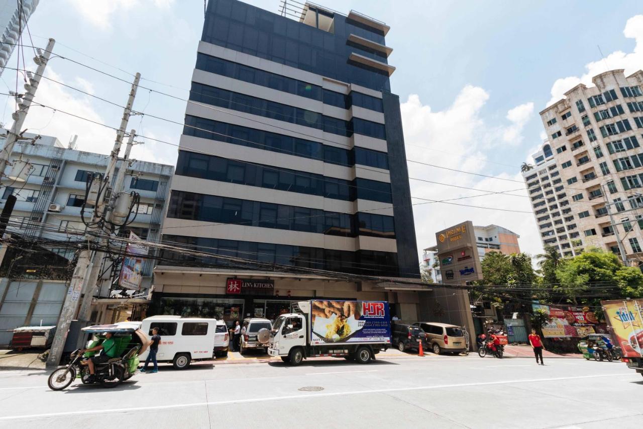 Reddoorz Premium @ South Triangle Quezon City Eksteriør billede