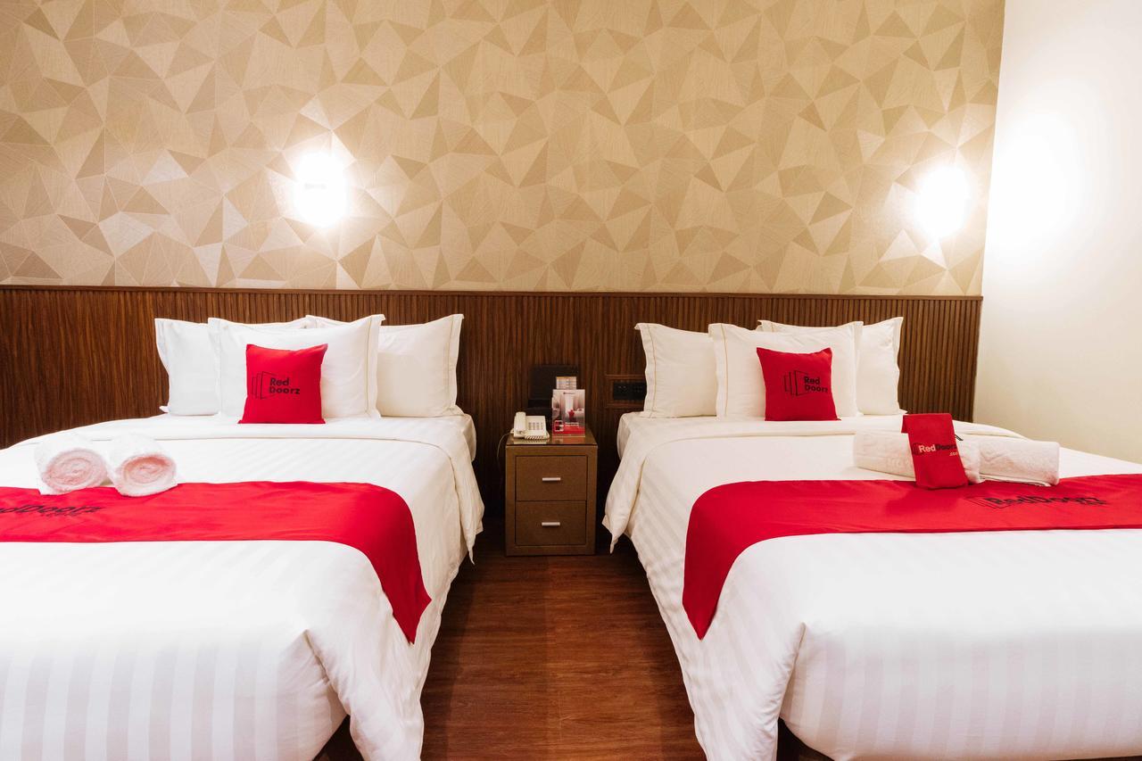 Reddoorz Premium @ South Triangle Quezon City Eksteriør billede