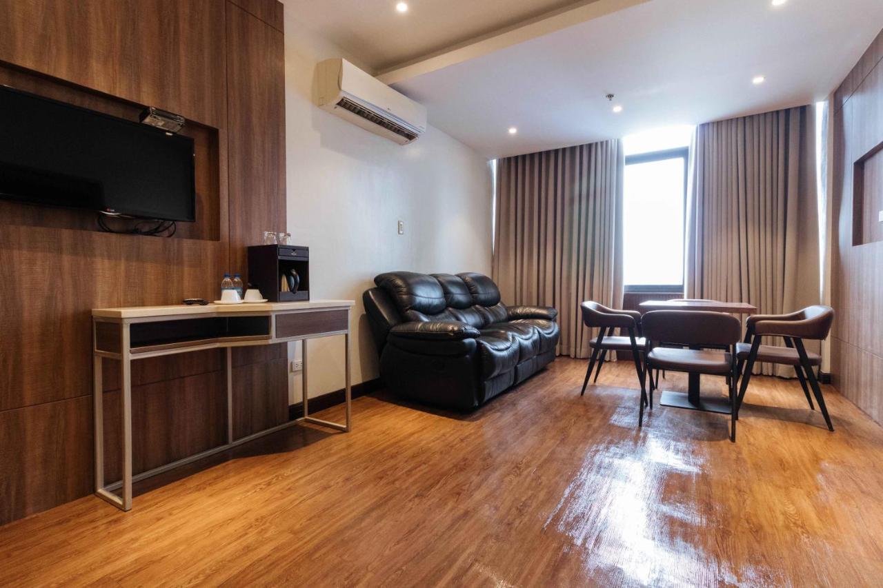 Reddoorz Premium @ South Triangle Quezon City Eksteriør billede