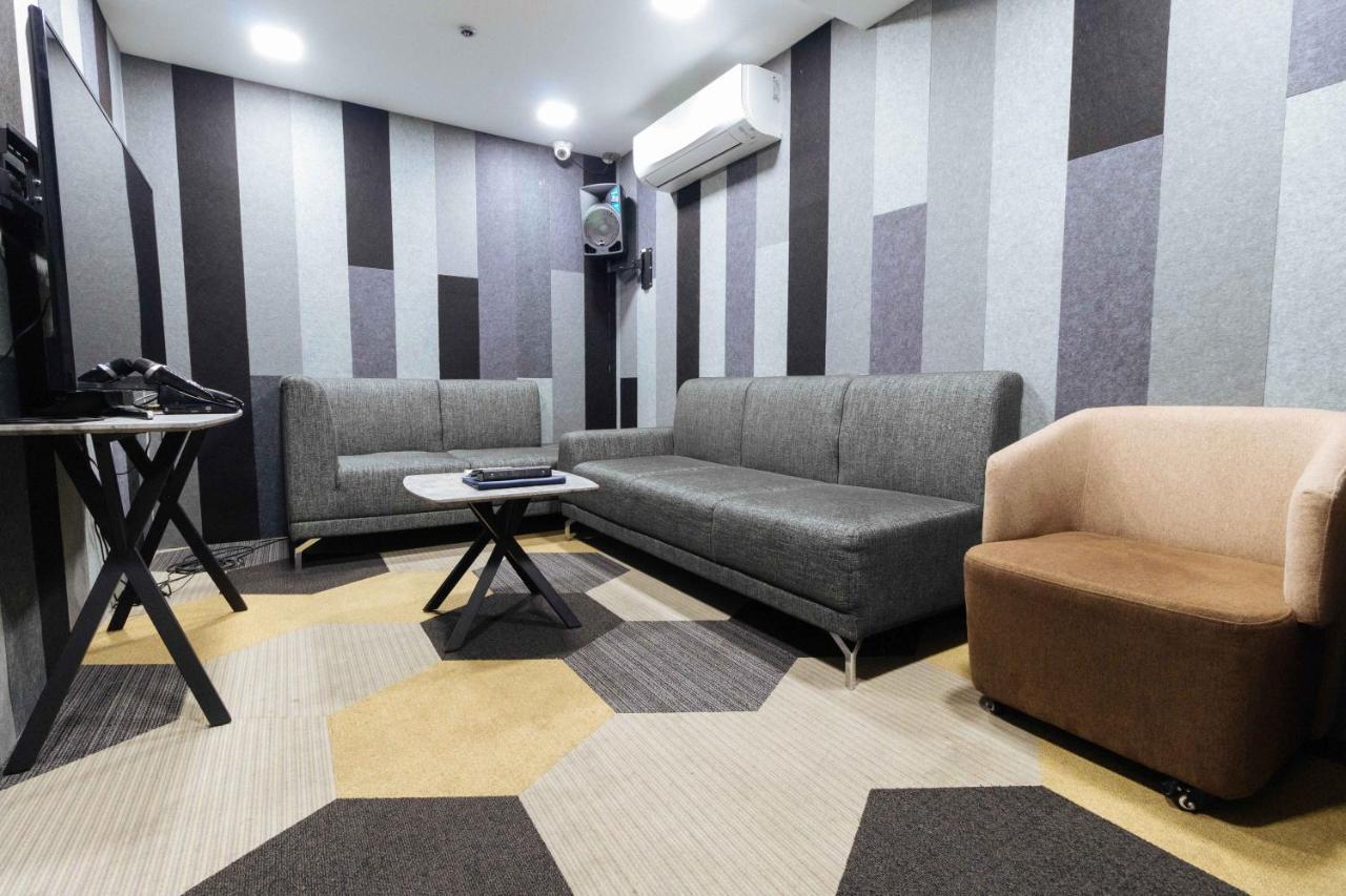 Reddoorz Premium @ South Triangle Quezon City Eksteriør billede