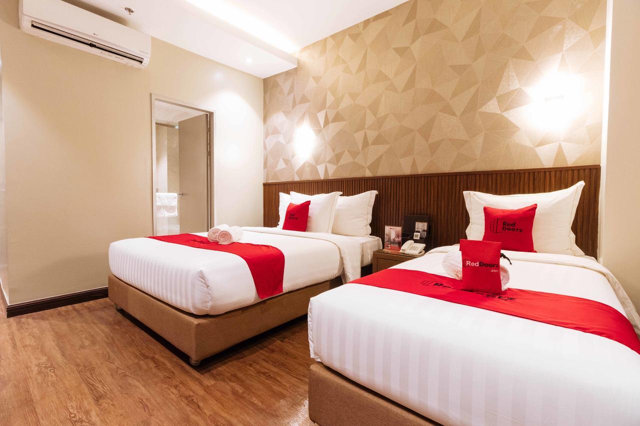 Reddoorz Premium @ South Triangle Quezon City Eksteriør billede