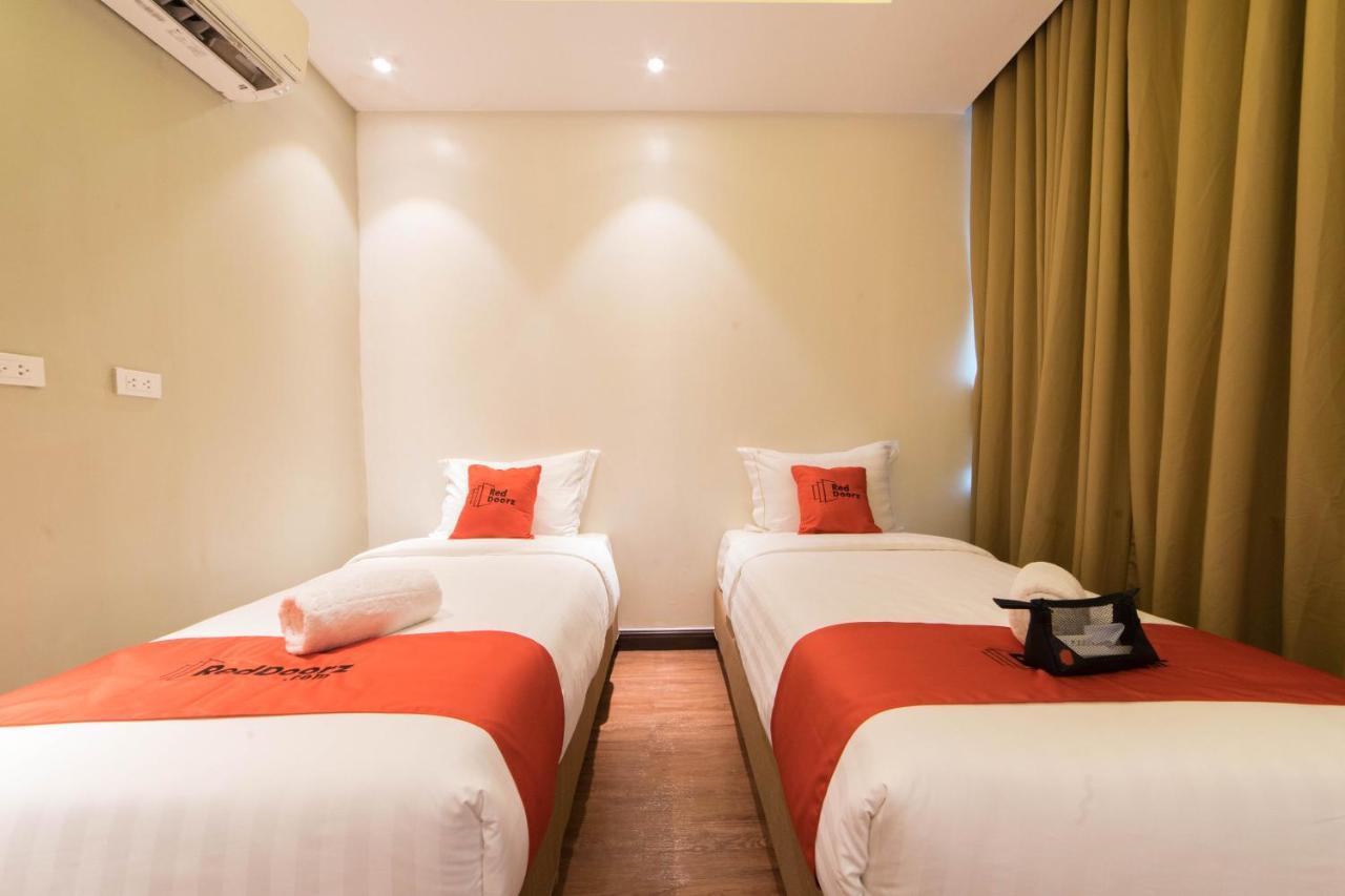 Reddoorz Premium @ South Triangle Quezon City Eksteriør billede