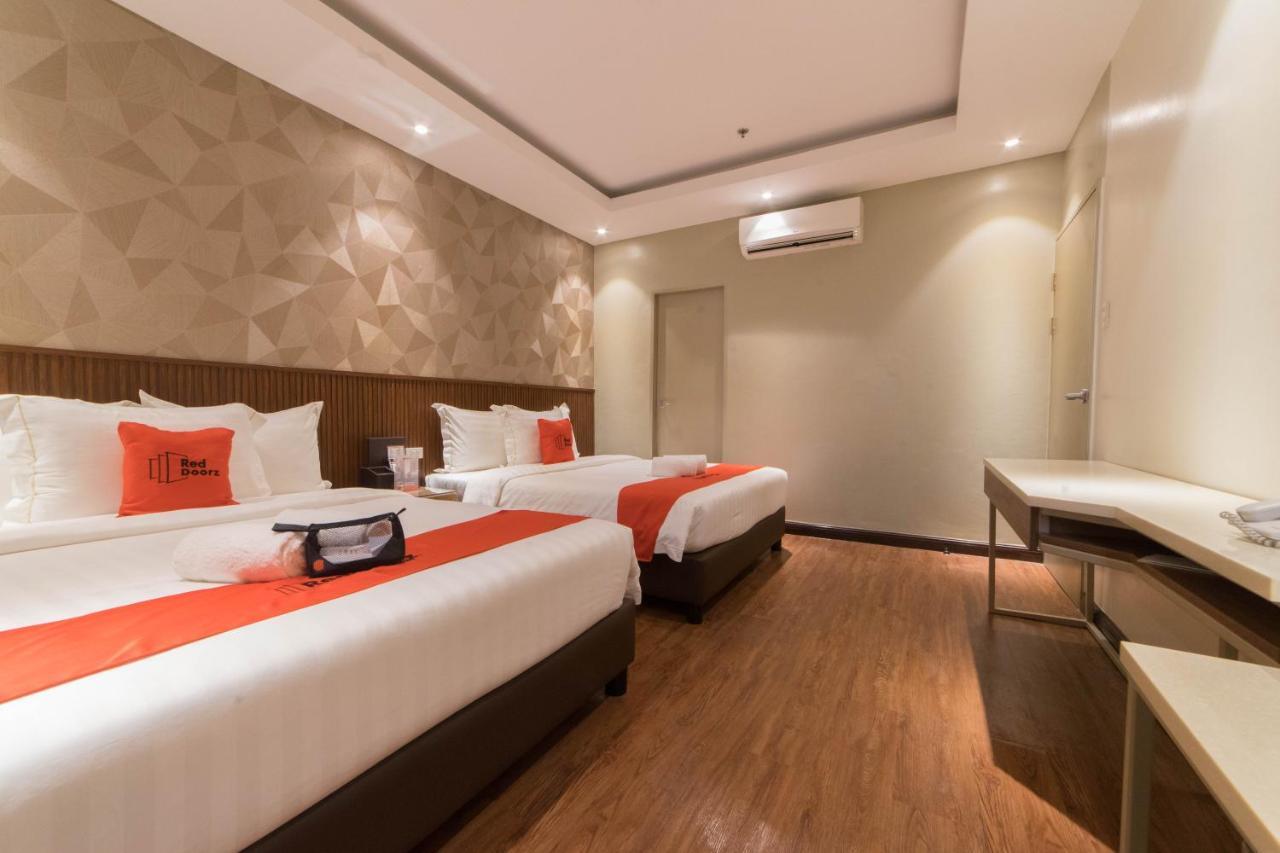 Reddoorz Premium @ South Triangle Quezon City Eksteriør billede
