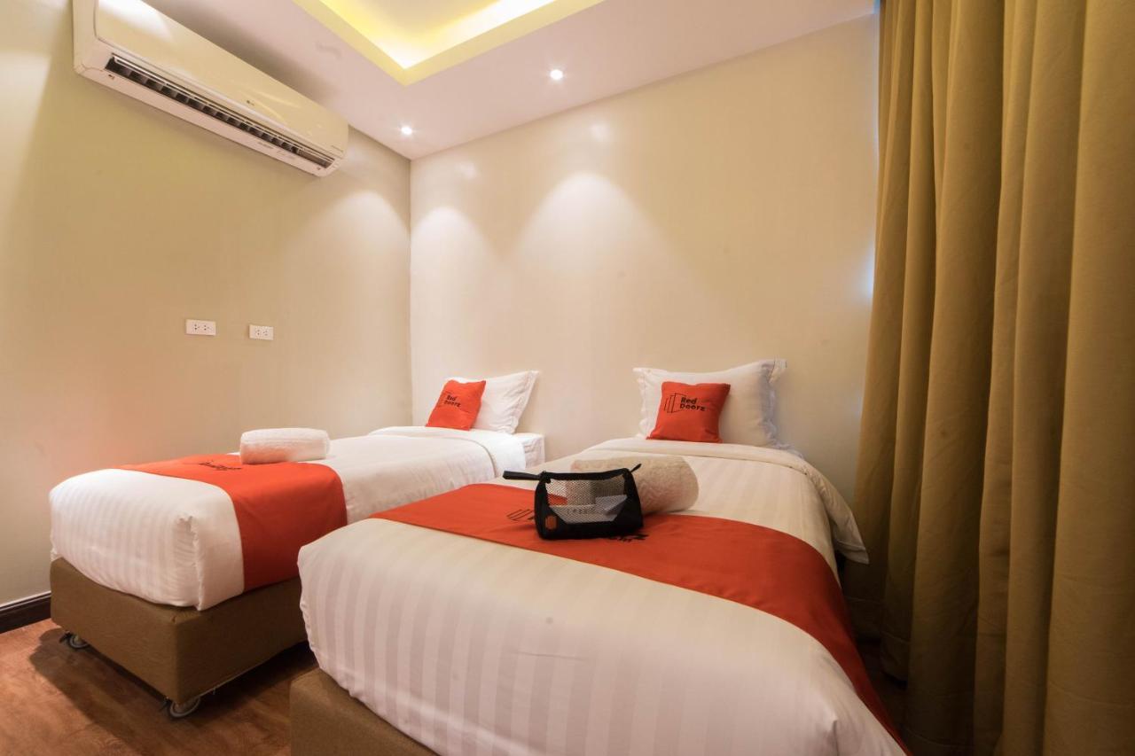 Reddoorz Premium @ South Triangle Quezon City Eksteriør billede