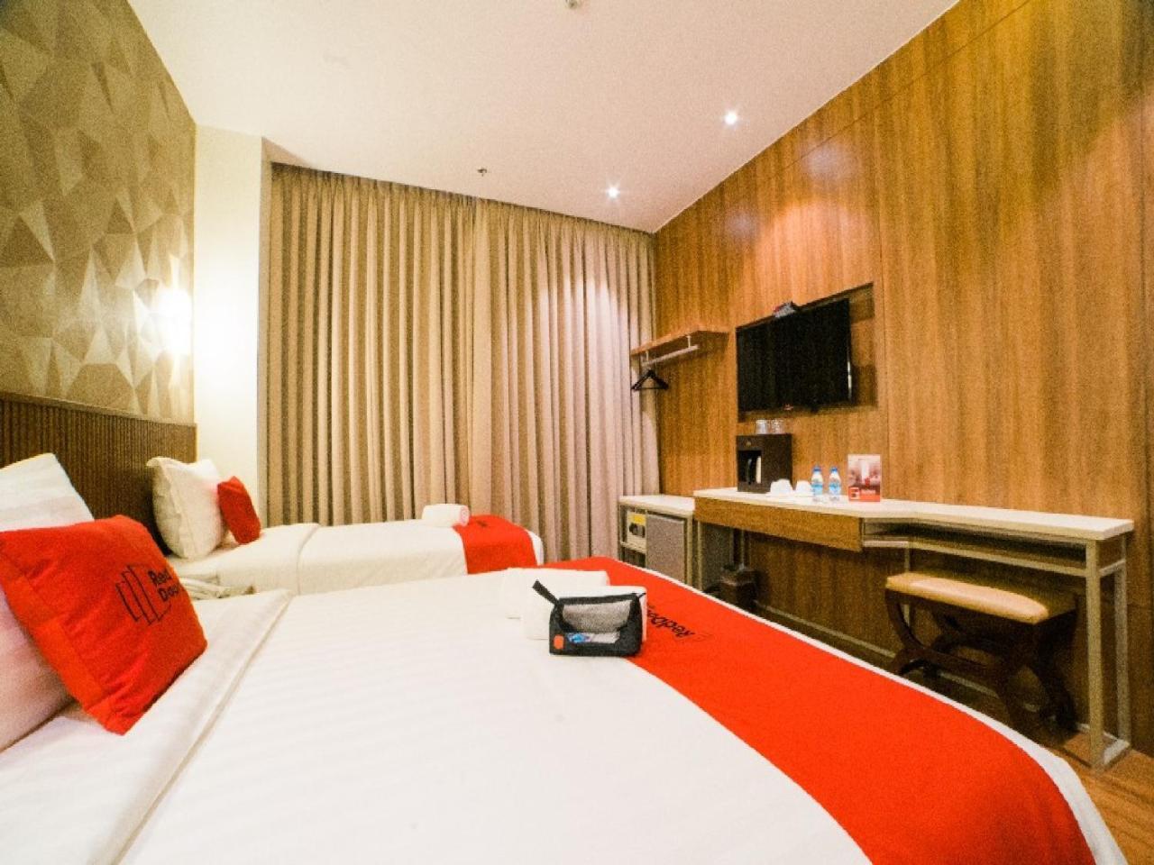 Reddoorz Premium @ South Triangle Quezon City Eksteriør billede