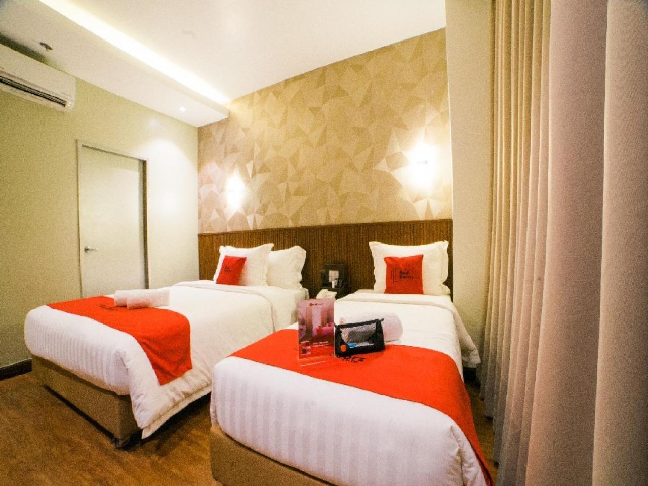 Reddoorz Premium @ South Triangle Quezon City Eksteriør billede