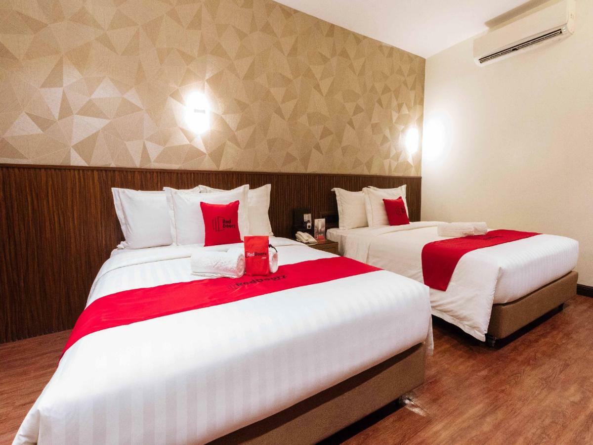 Reddoorz Premium @ South Triangle Quezon City Eksteriør billede