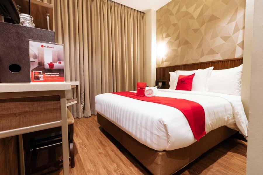 Reddoorz Premium @ South Triangle Quezon City Eksteriør billede