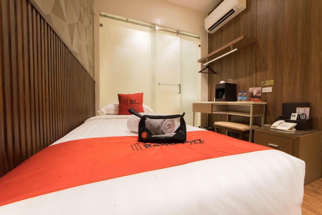 Reddoorz Premium @ South Triangle Quezon City Eksteriør billede