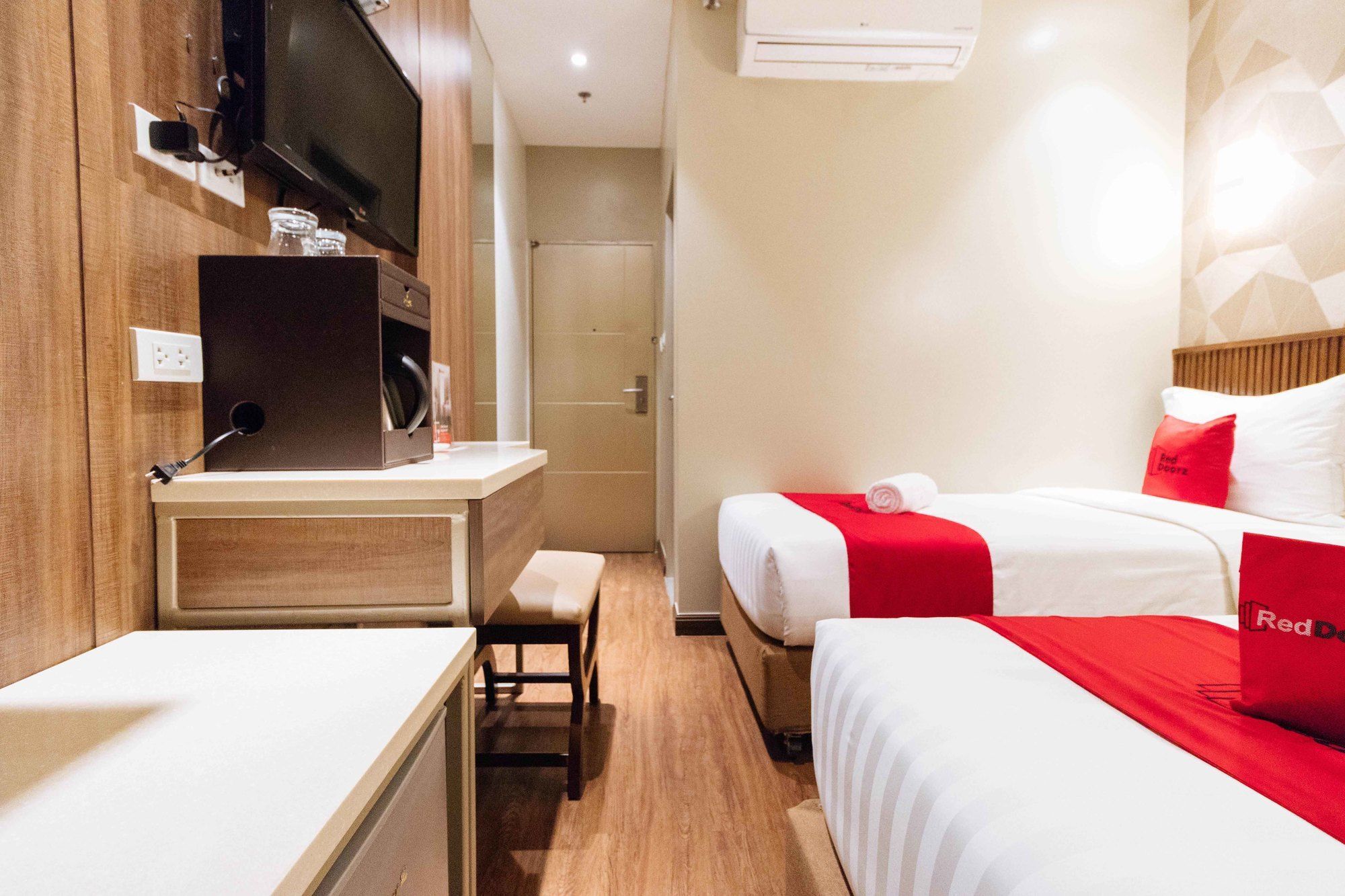 Reddoorz Premium @ South Triangle Quezon City Eksteriør billede