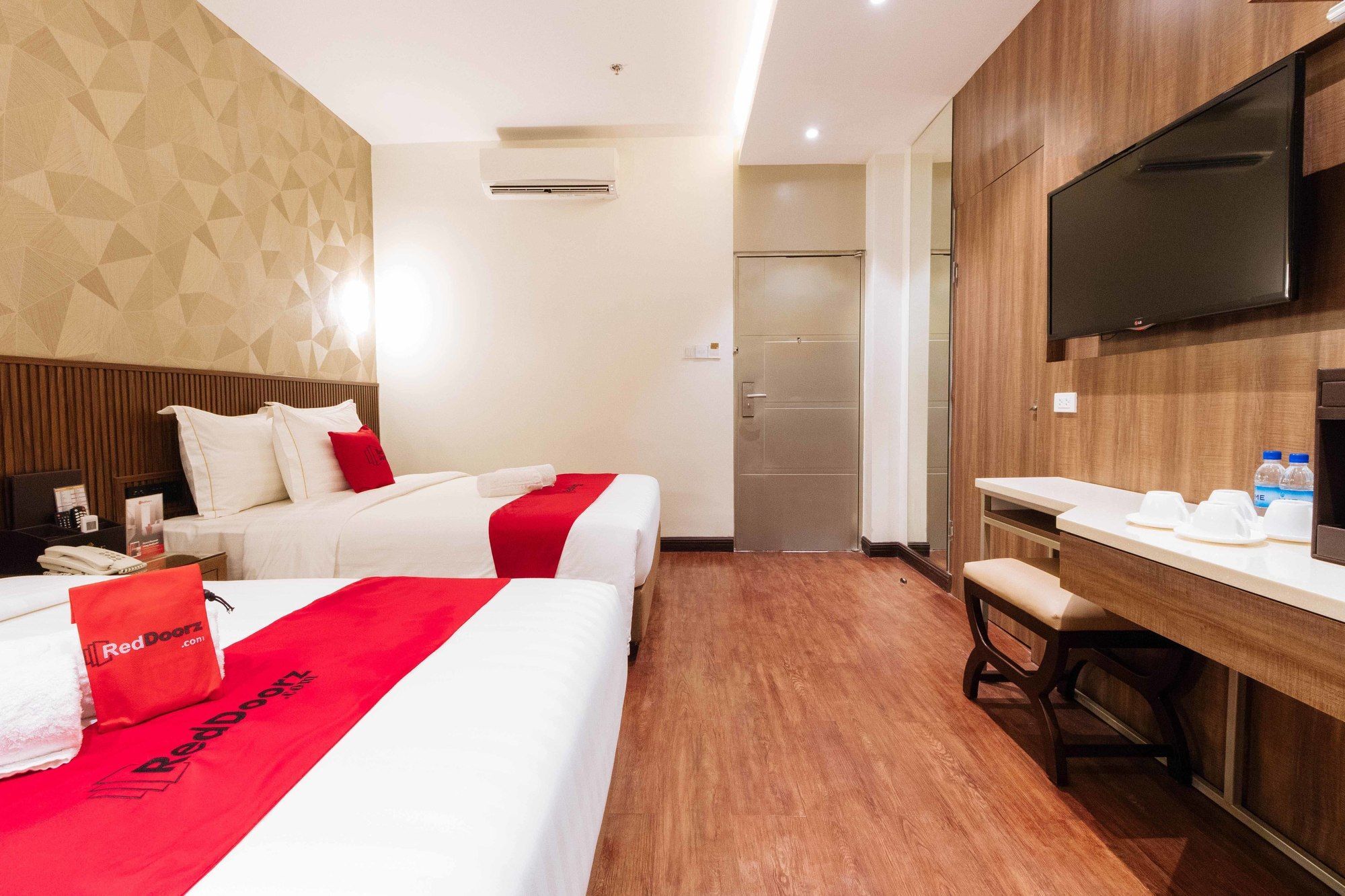 Reddoorz Premium @ South Triangle Quezon City Eksteriør billede