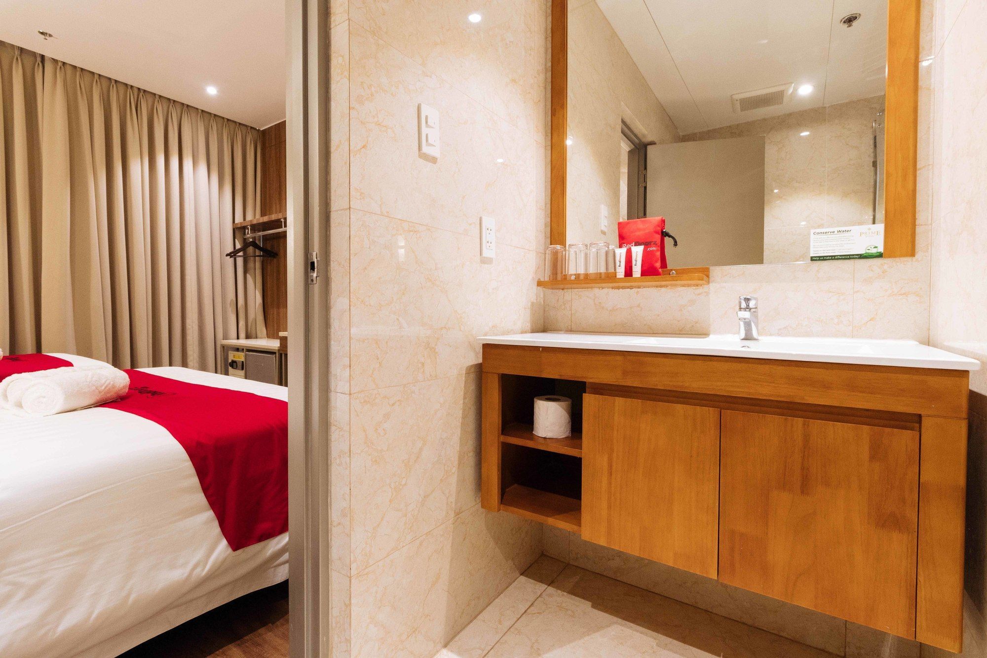 Reddoorz Premium @ South Triangle Quezon City Eksteriør billede