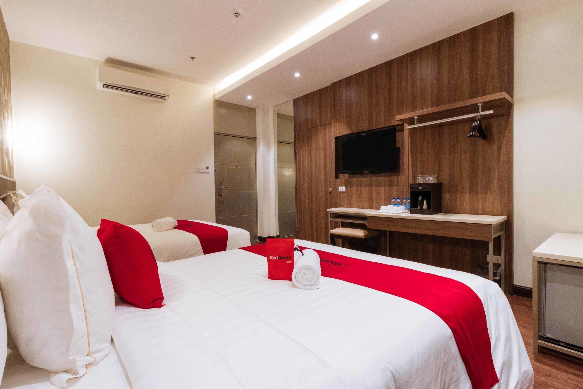 Reddoorz Premium @ South Triangle Quezon City Eksteriør billede