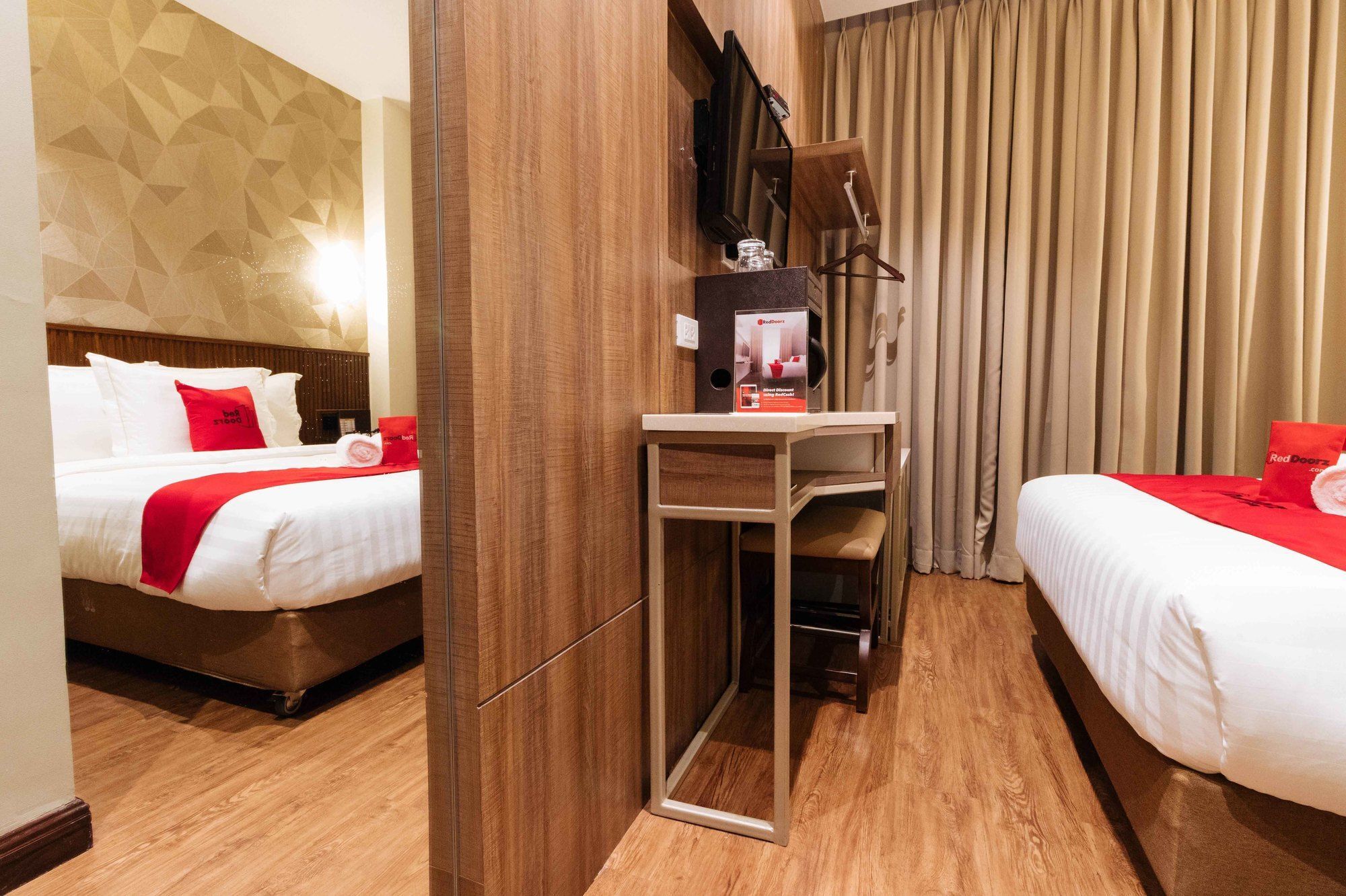 Reddoorz Premium @ South Triangle Quezon City Eksteriør billede