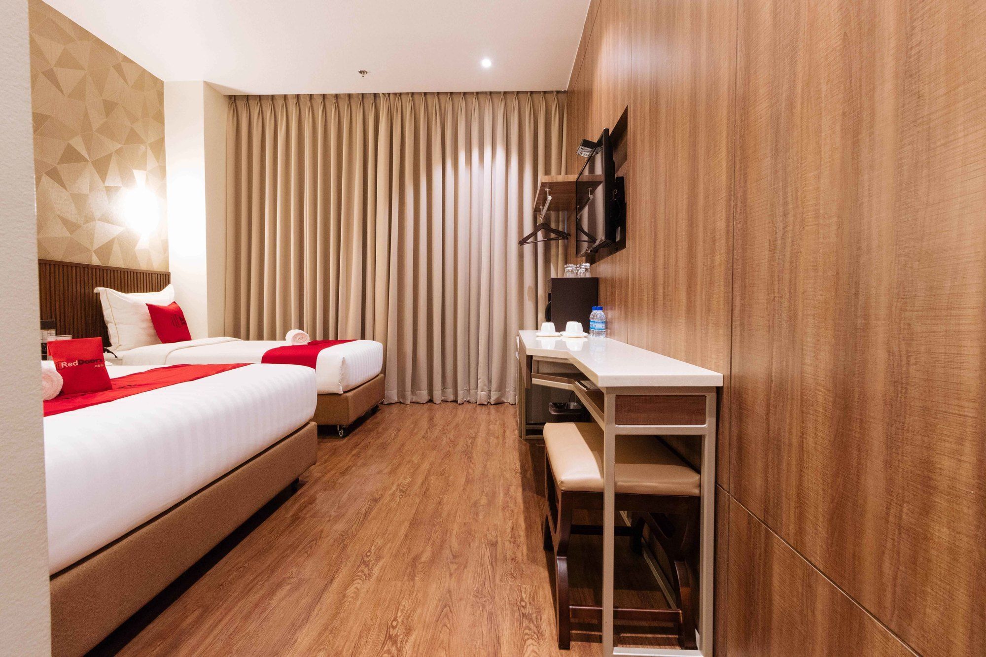 Reddoorz Premium @ South Triangle Quezon City Eksteriør billede