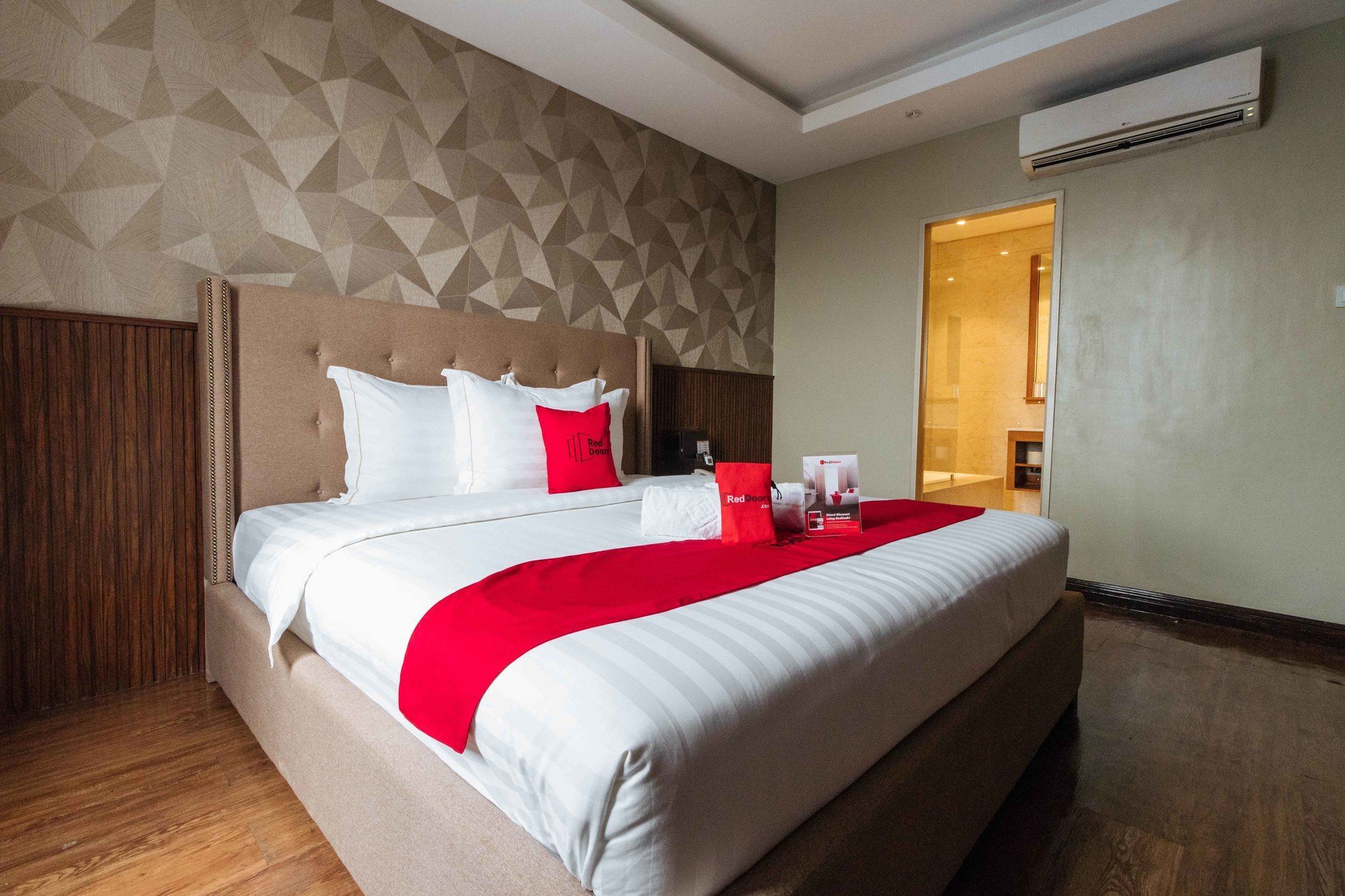 Reddoorz Premium @ South Triangle Quezon City Eksteriør billede